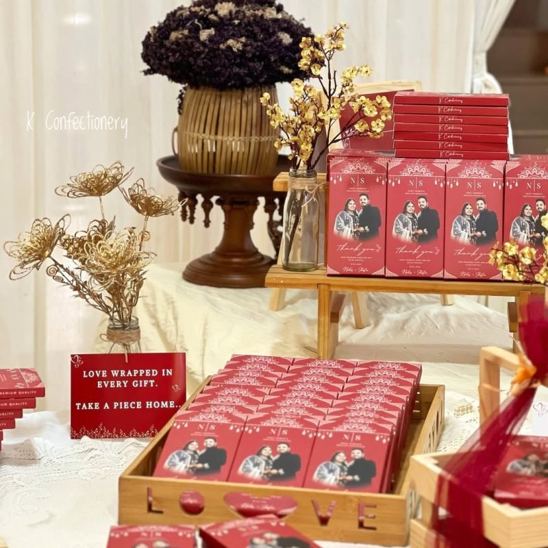 Here’s a sneak peek into how we adorned the wedding with our custom chocolates!! #celebrity #keralawedding #artisanchocolate #chocolateporn #custommade #kconfectionery (3)